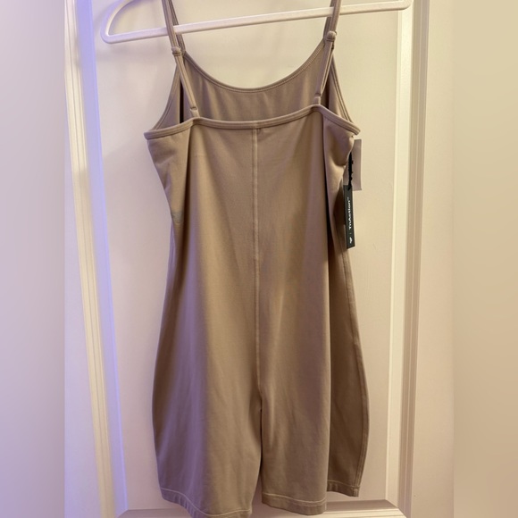 ARITZIA TNABUTTER rhythm romper 5” - Picture 3 of 4